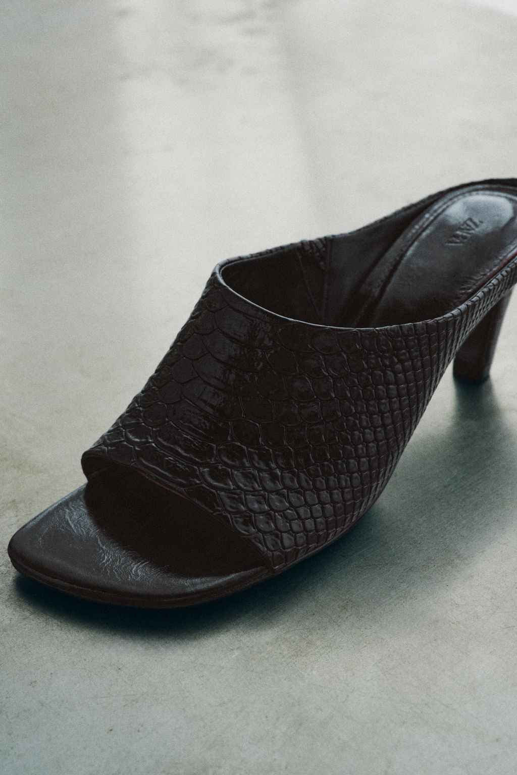 SANDALIA PIEL MULE LIMITED EDITION / Marr?n Chocolate - Zara фото 3