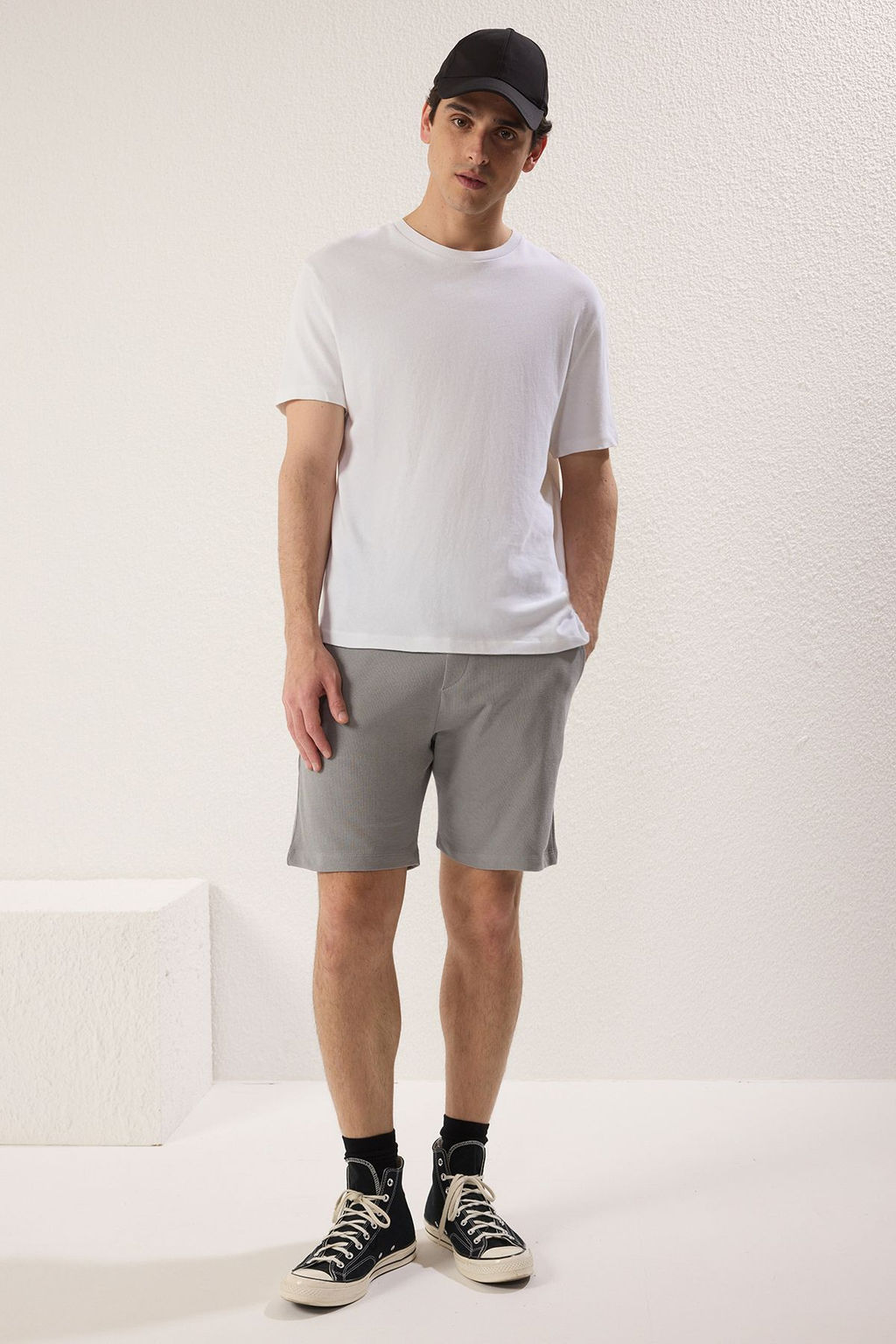 Siyah-Gri 2li Paket Regular/Normal Kesim %100 Pamuklu Dokulu Sort & Bermuda TMNSS25SR00040