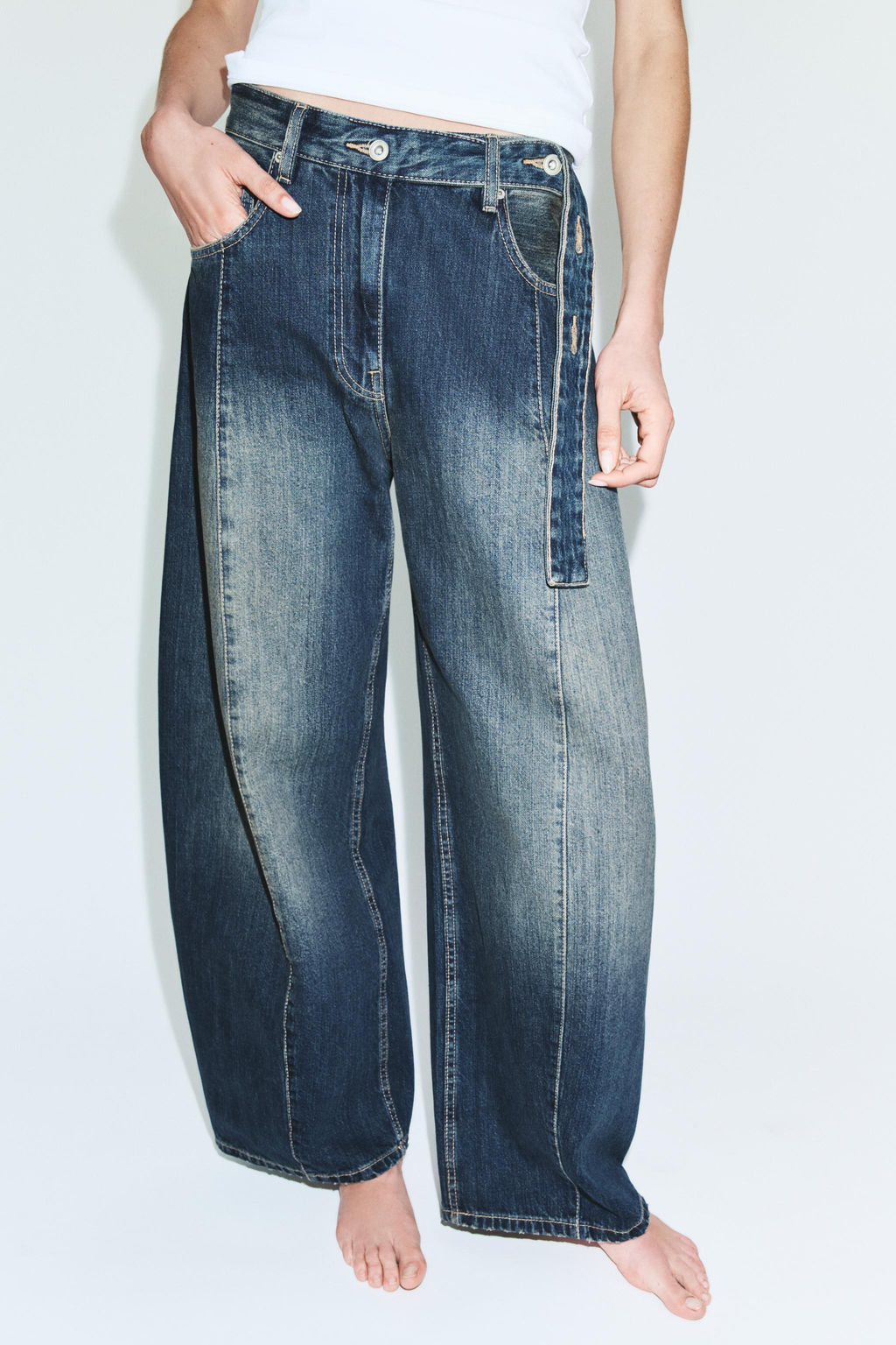 TRF OVERSIZE MID-WAIST JEANS - Zara фото 4