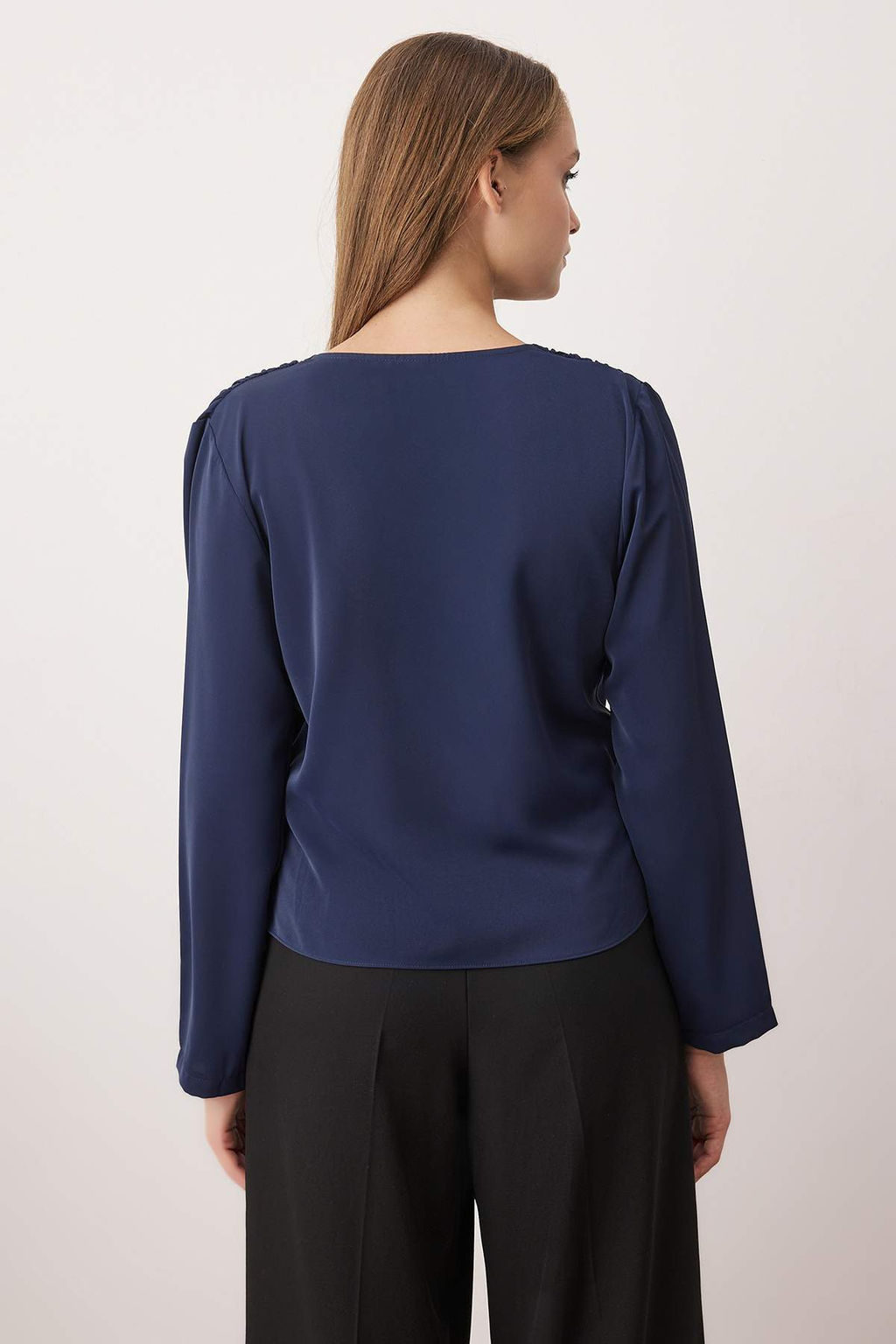 Lacivert Kruvaze Saten Dokuma Bluz TWOAW24BZ00423