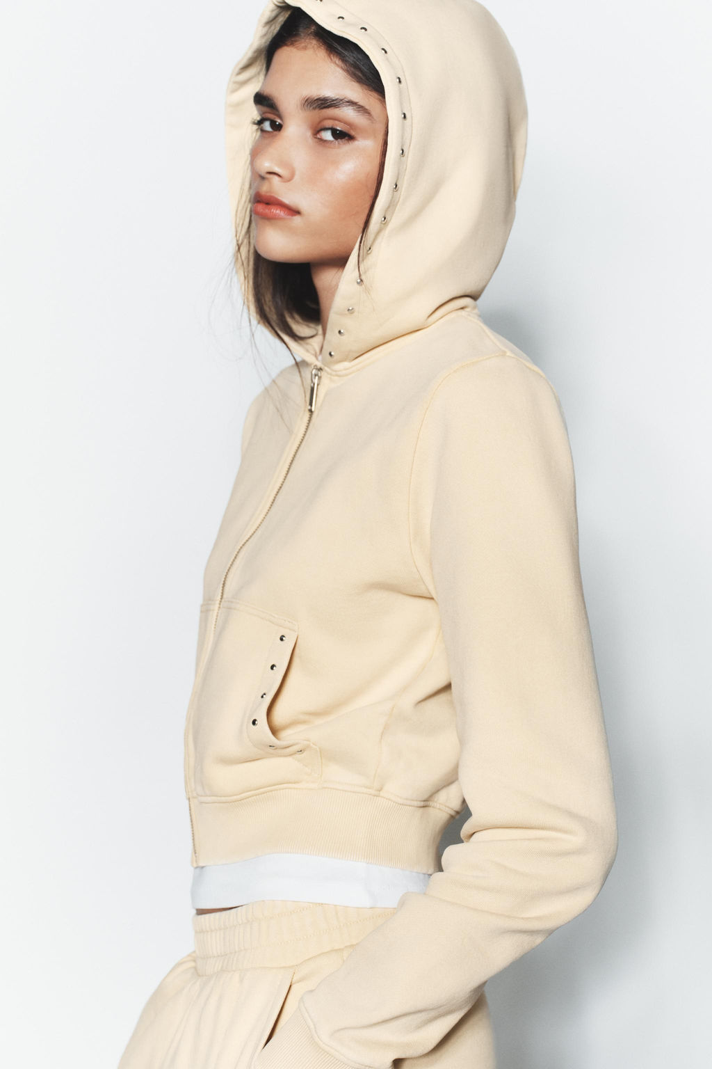 HOODIE WITH STUDS - Zara фото 8