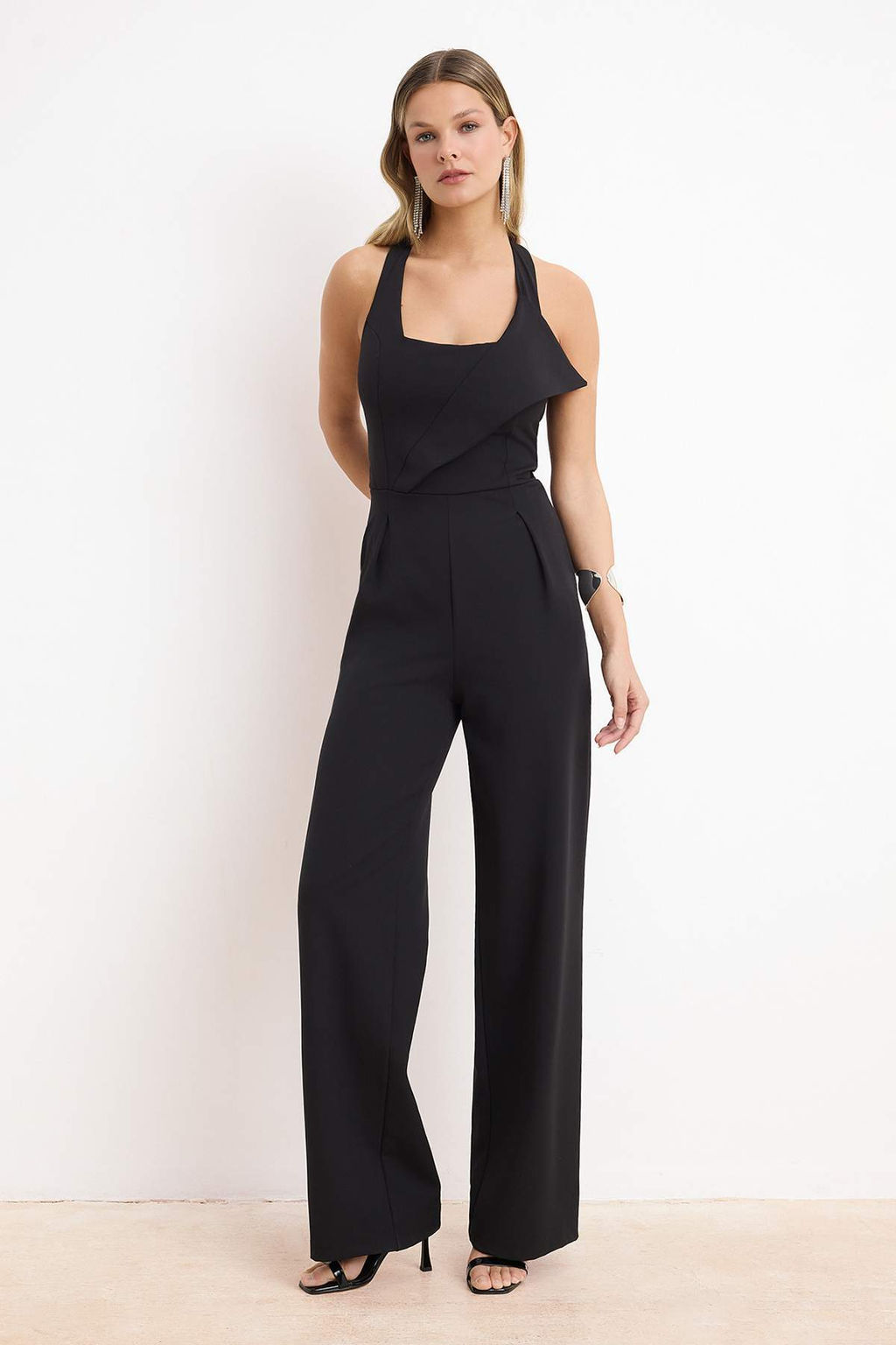 Siyah Asimetrik Yaka Kolsuz Dokuma Finike Tulum