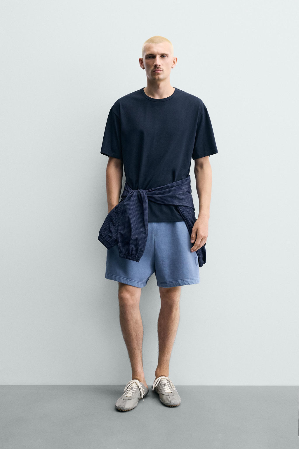 BERMUDA JOGGER LAVADA TEXTO ESTAMPADO / Celeste