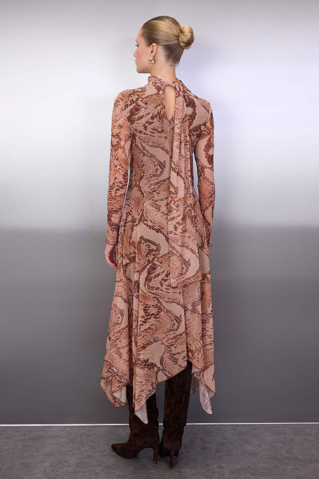 Cok Renkli Bask?l? Sal Detayl? Midi Esnek Tul Orme Elbise TWOAW26EL00160 - Trendyolmilla фото 4