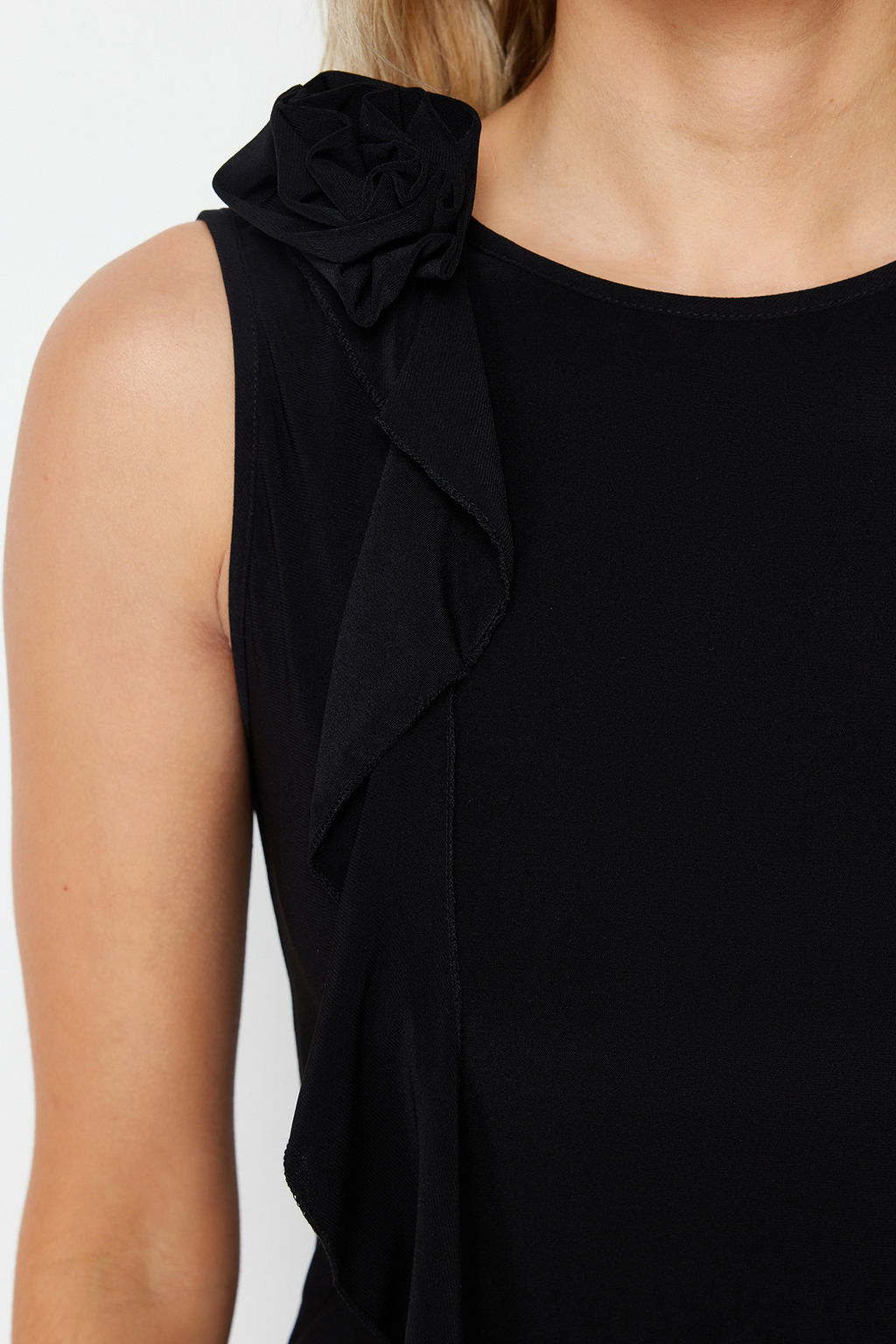 Trendyolmilla Yag Yesili Gul Aksesuar Detayl? F?rf?rl? Esnek Regular Orme Bluz TWOSS24BZ00200 фото 5