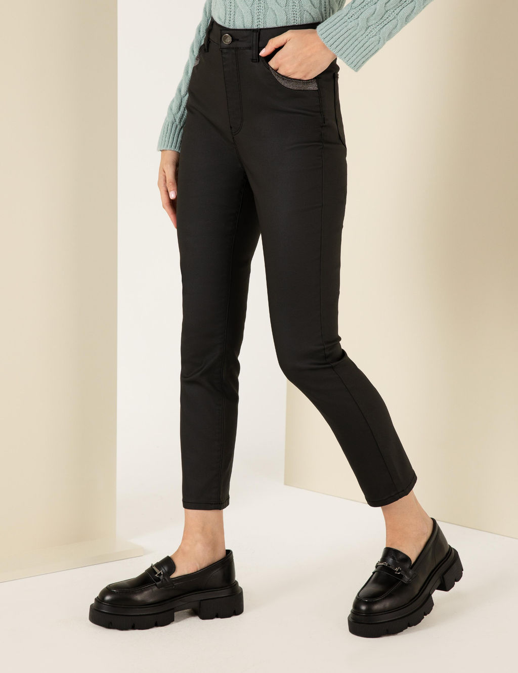 Siyah Cep Detayl_ Slim Fit Spor Pantolon
