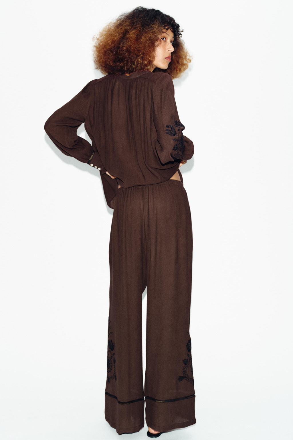 PANTAL?N ANCHO BORDADOS ENTREDOSES / Marr?n - Zara фото 5