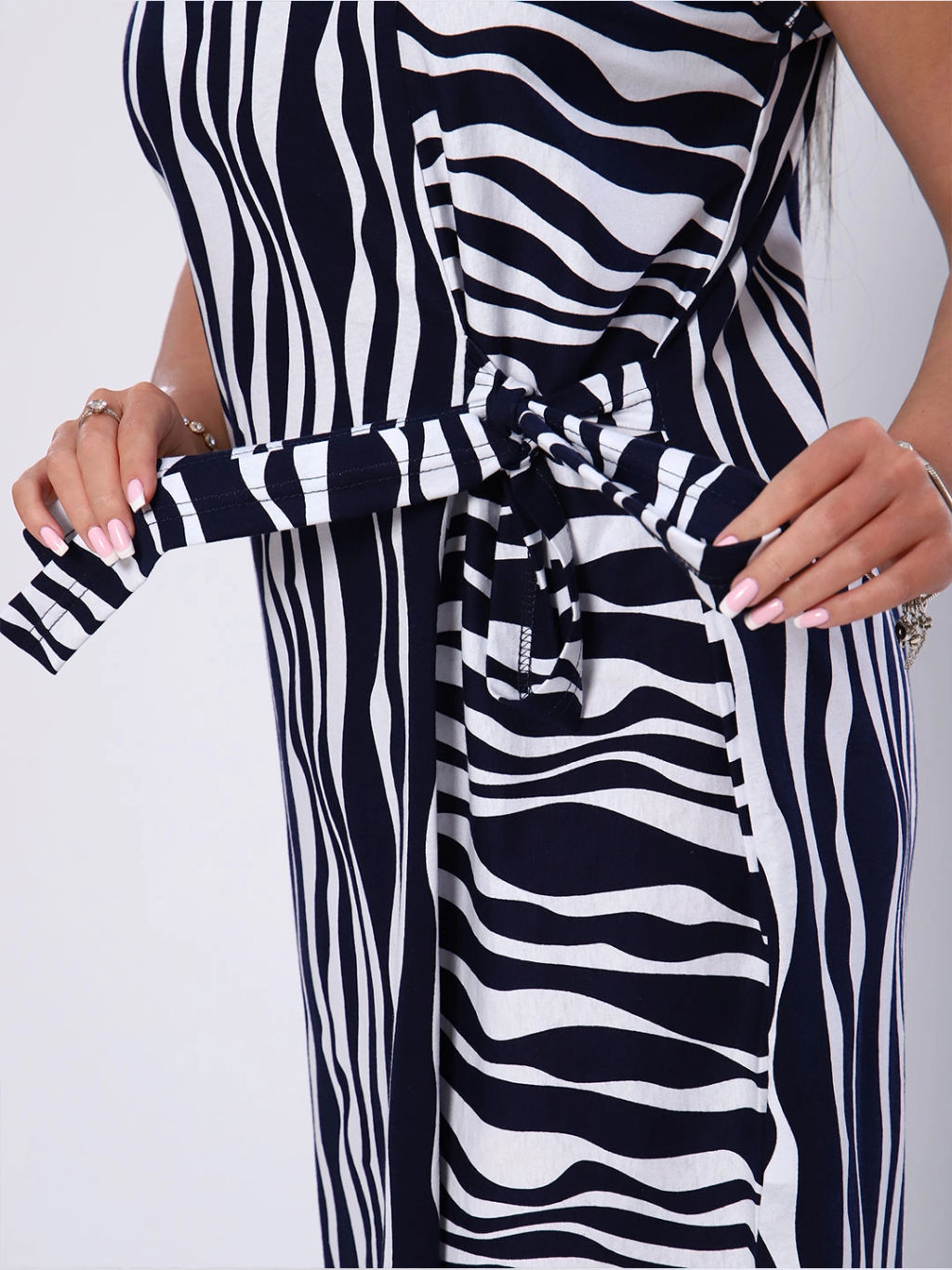 Платье женское, цвет синий белый