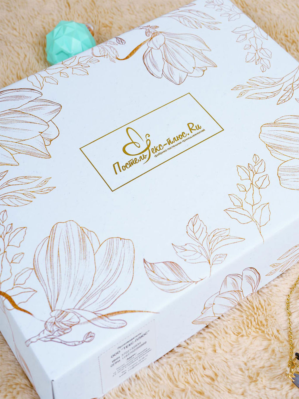 Постельное белье сатин жаккард в подарочной упаковке - Малиновое вино Семейный (нав.70х70)