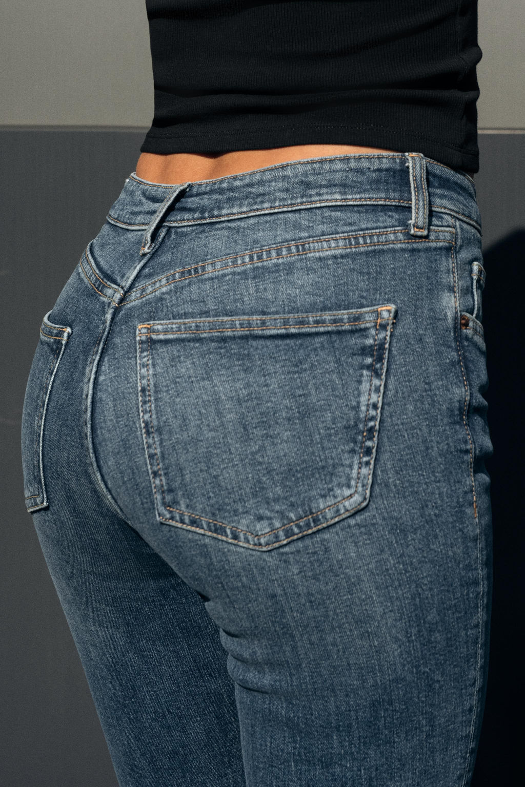 TRF HIGH-WAIST CROPPED FLARE JEANS - Zara фото 3