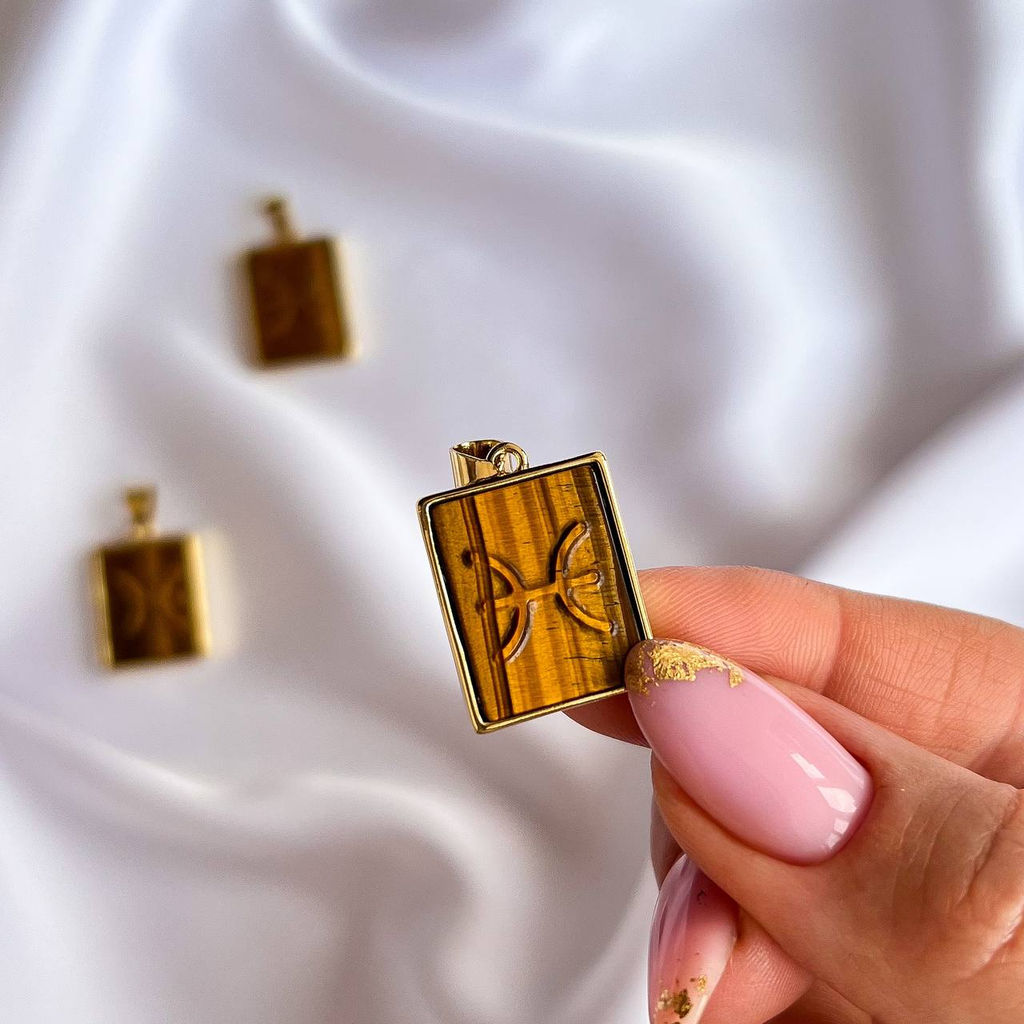 Кулон со знаком зодиака Рыбы из Тигрового глаза