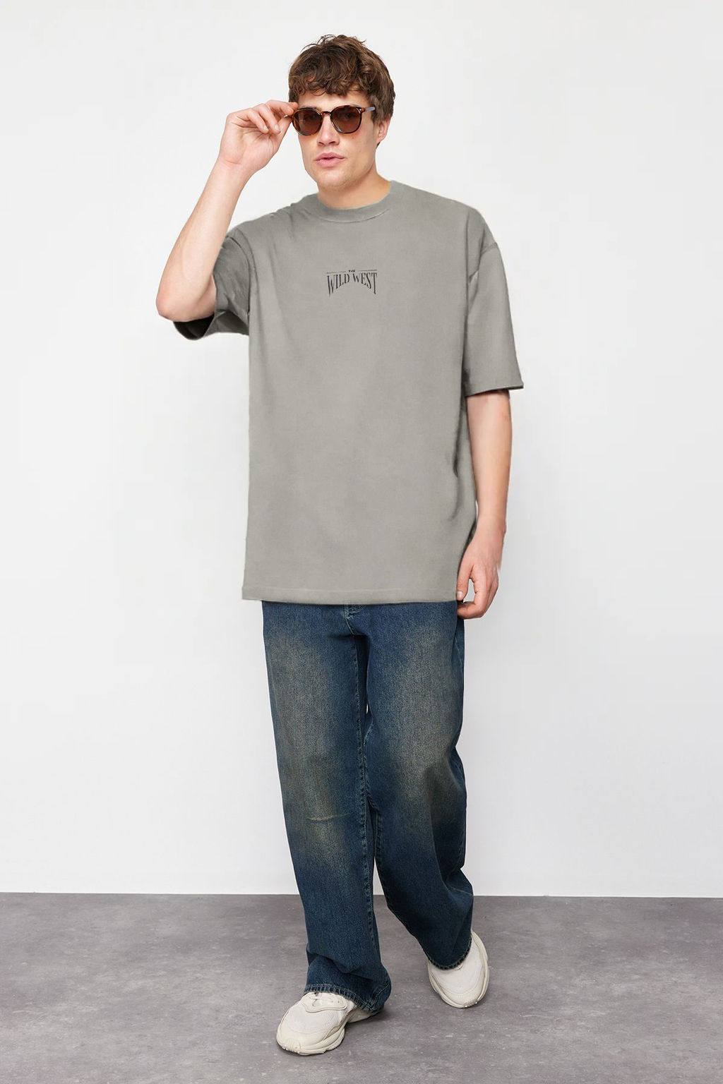 TRENDYOL MAN Siyah Oversize/Genis Kesim %100 Pamuklu S?rt Bask?l? T-Shirt TMNSS24TS00003 - Trendyolmilla фото 3