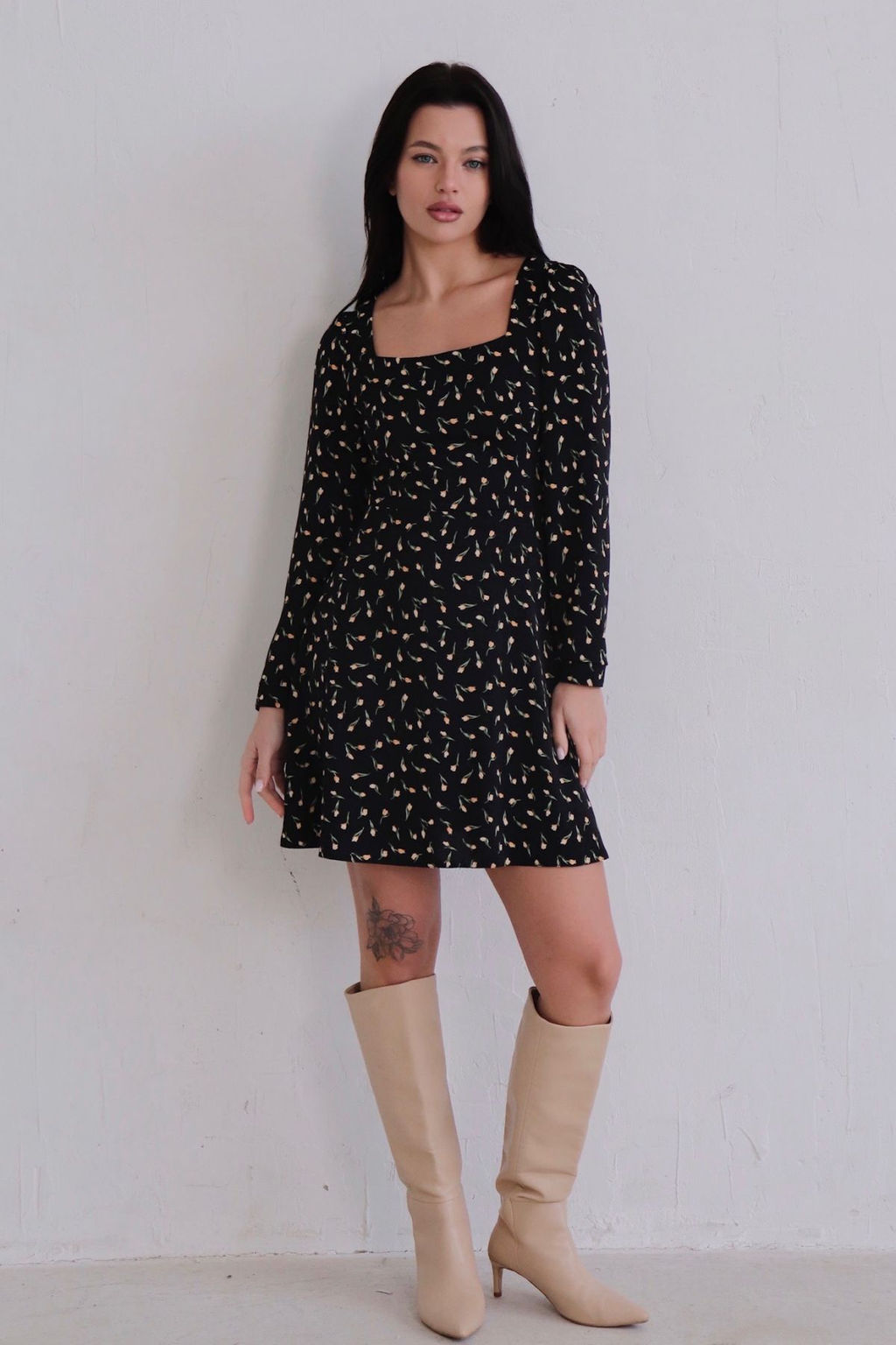 Платье с вырезом каре чёрное в цветок - Martichelli фото 3