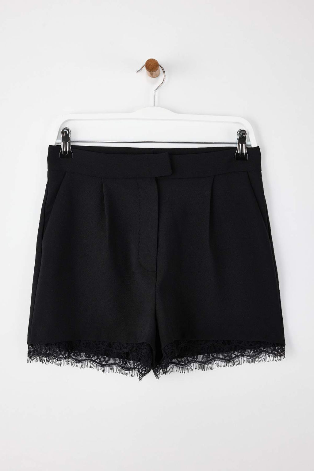 Siyah Dantel Serit Detayl? Dokuma Sort & Bermuda TPRSS26SR00002