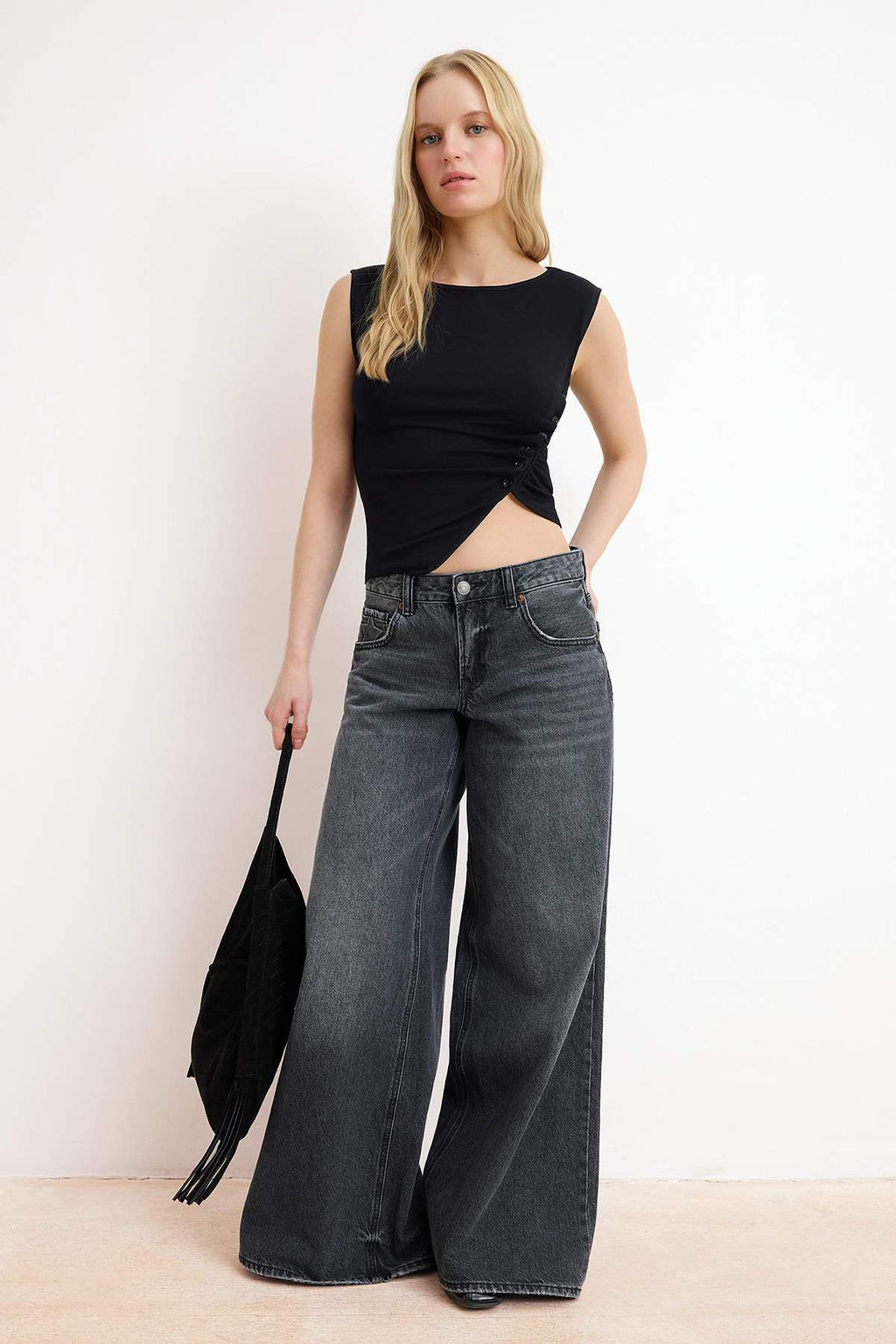 Siyah Fitted/Vucuda Oturan Kay?k Yaka Dugmeli Crop Yumusak Orme Bluz TWOSS26BZ00153