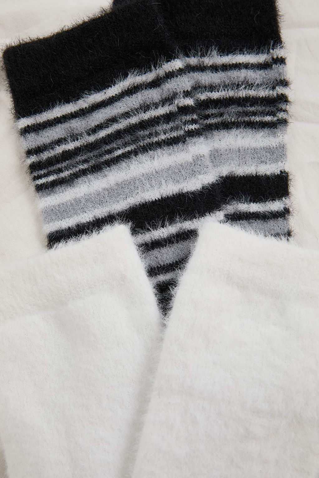 Ekru-Siyah 2li Kalp Havlu Orme Corap THMAW26CO00014 - Trendyolmilla фото 3