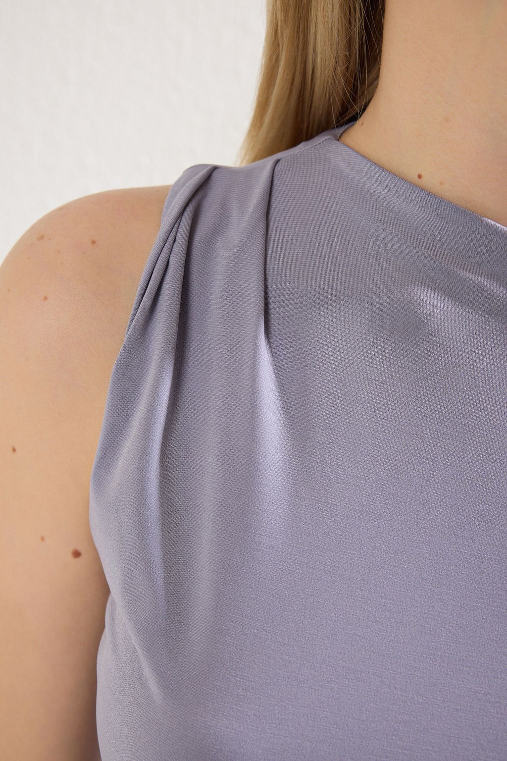 Trendyolmilla Siyah Asimetrik Yaka Baglama Detayl? Esnek Orme Bluz TWOSS25BZ00400 фото 18