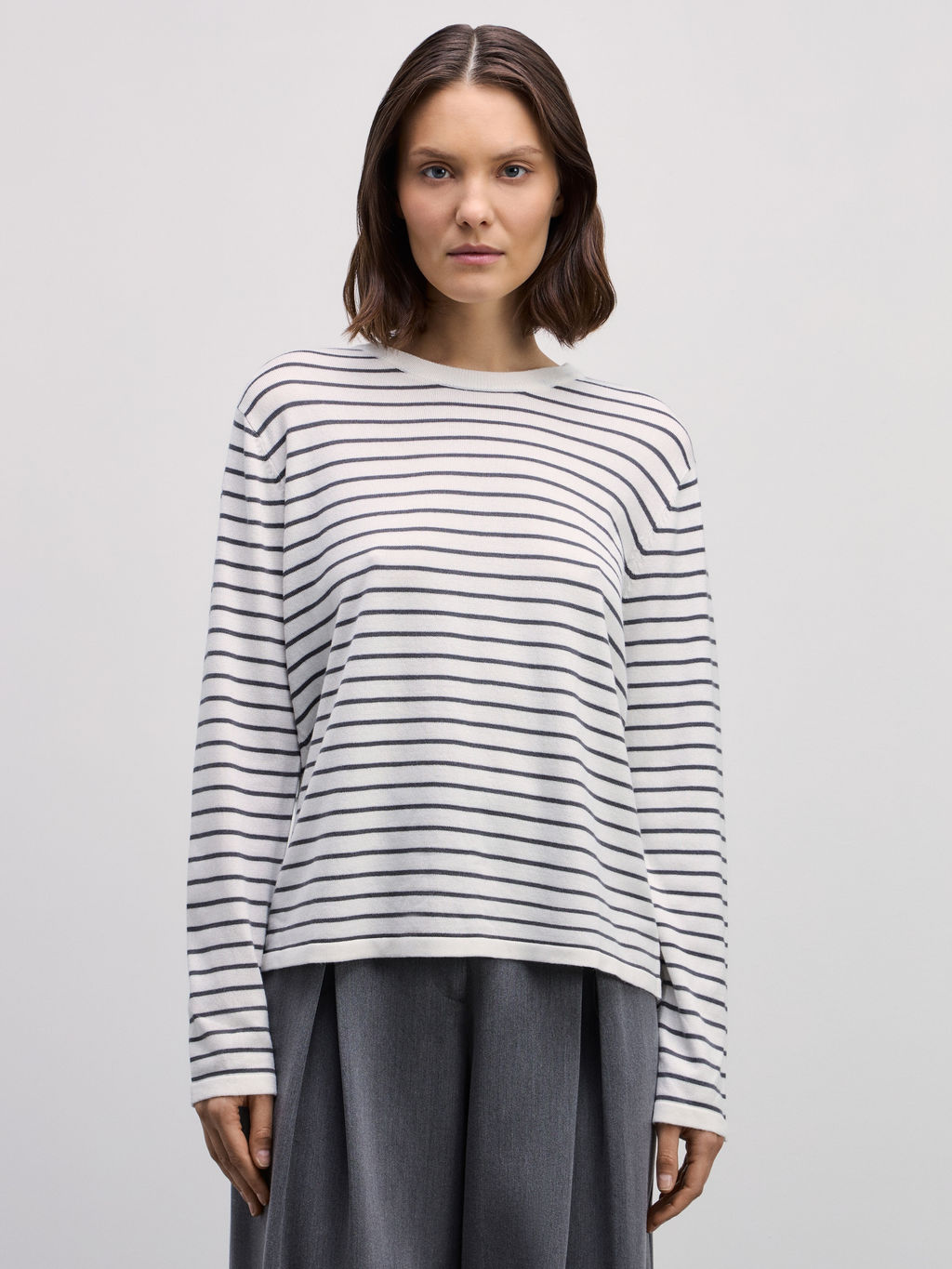 Базовый джемпер из вискозы в полоску / Zarina фото 3