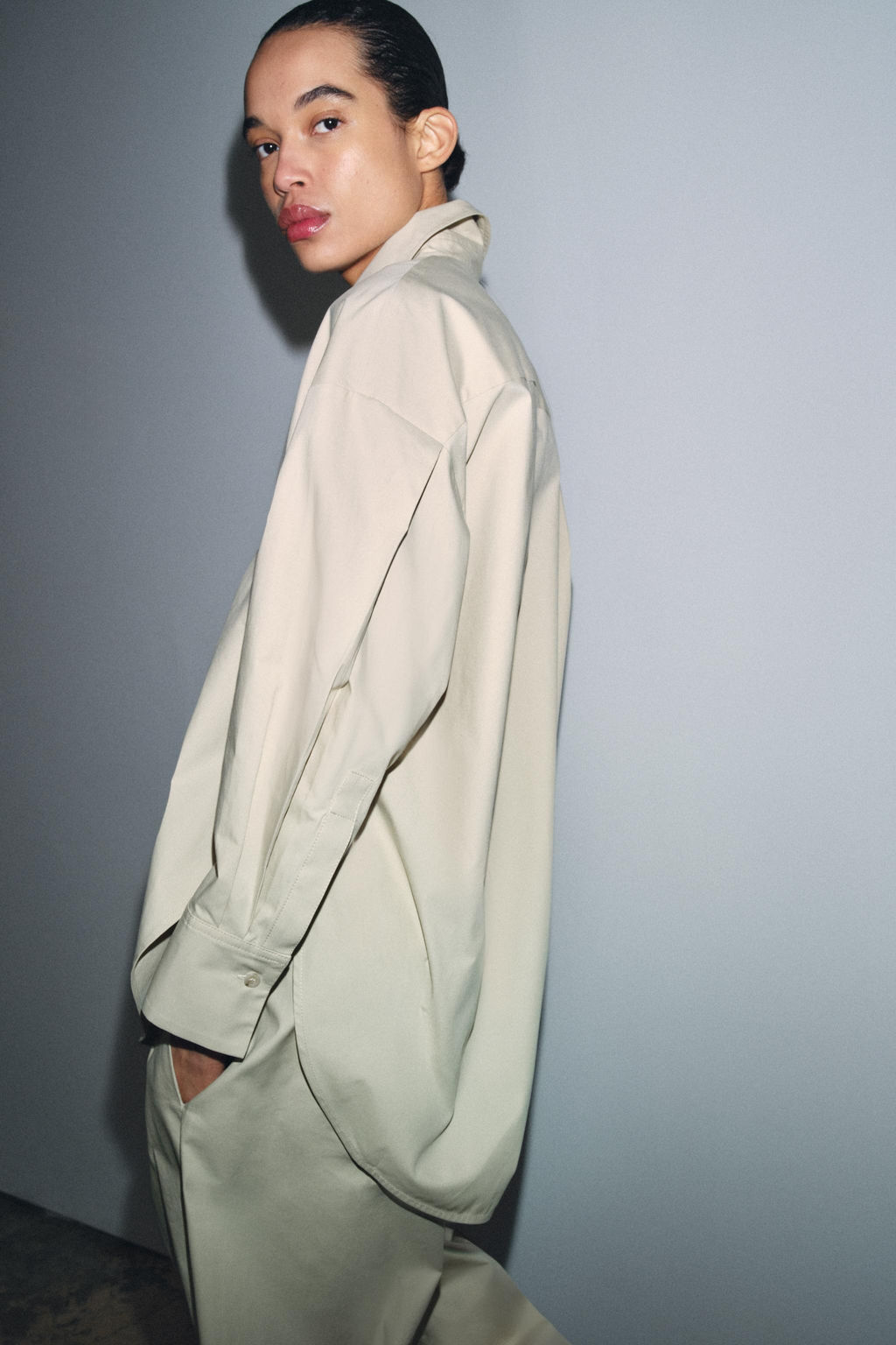 CAMISA OVERSIZE ZW COLLECTION LIMITED EDITION / Beige claro - Zara фото 5
