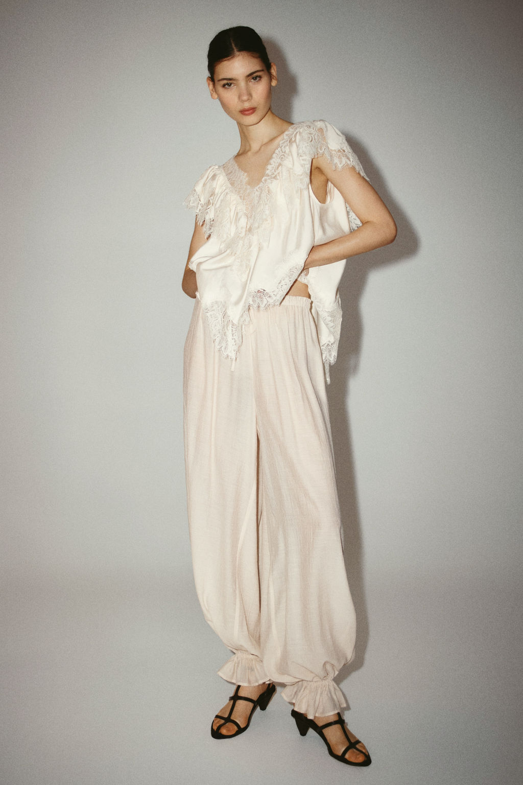 Blusa con detalles de encaje - H&m фото 4