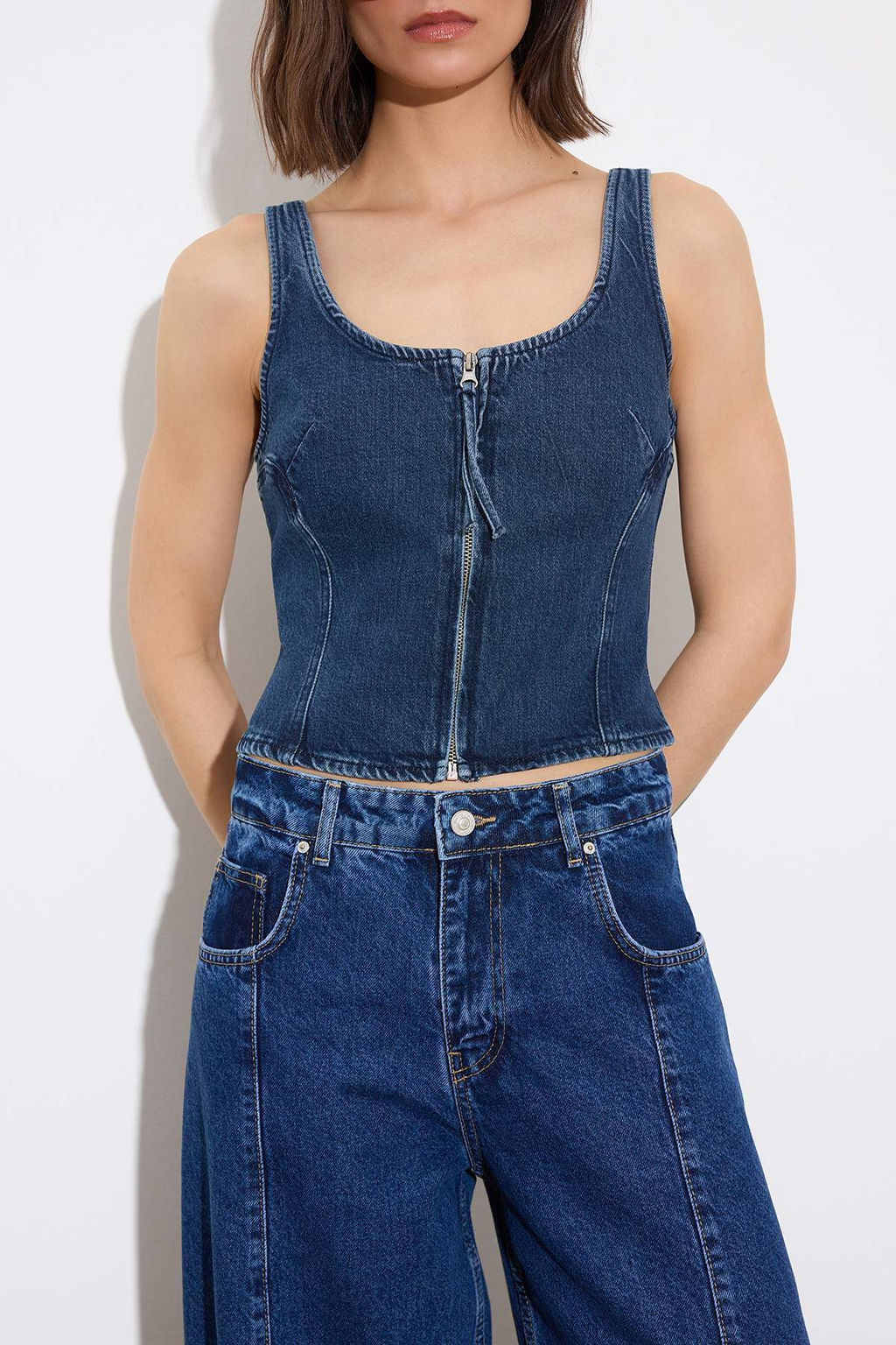 Limited Edition Mavi Ask?l? Crop %100 Pamuk Denim Bluz TWOSS26BZ00427 - Trendyolmilla фото 3