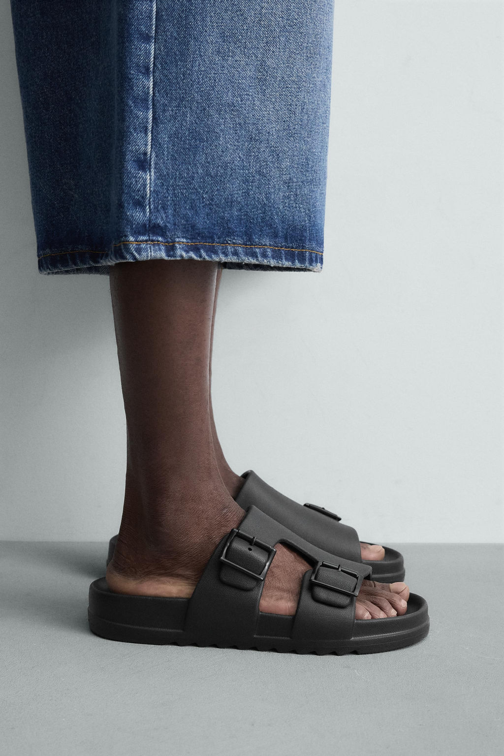 DOUBLE-STRAP RUBBERISED SANDALS - Zara фото 8