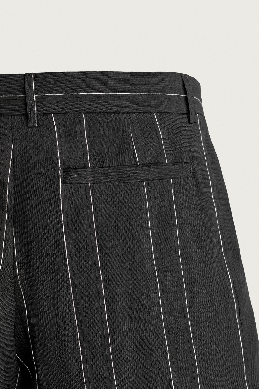 BERMUDA RELAXED FIT PLIEGUES RAYAS / Negro - Zara фото 10