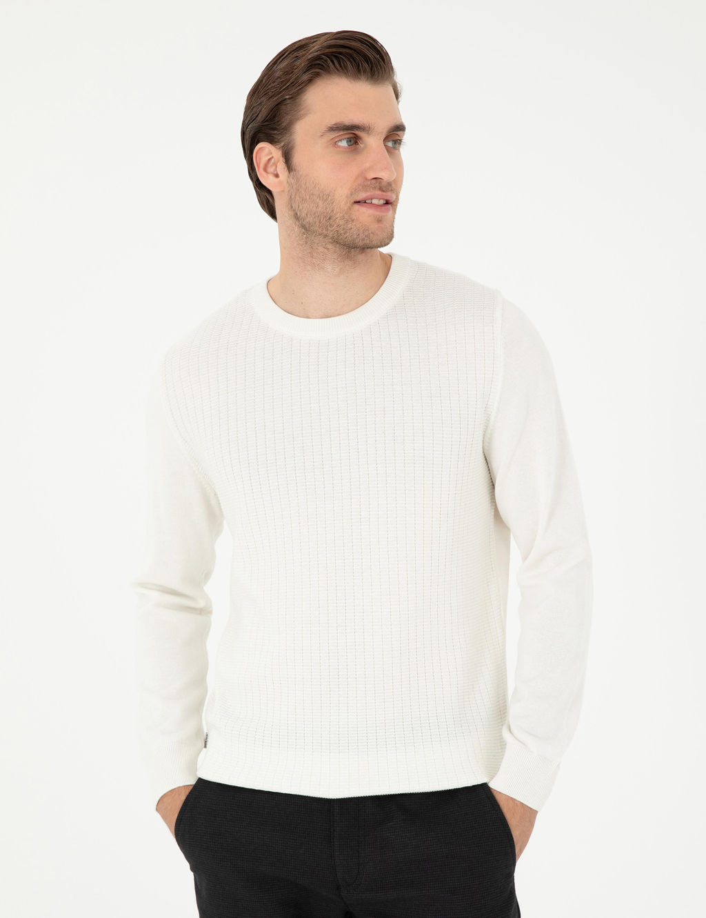 Ekru Regular Fit Bisiklet Yaka Y_n Kar___ml_ Triko Kazak