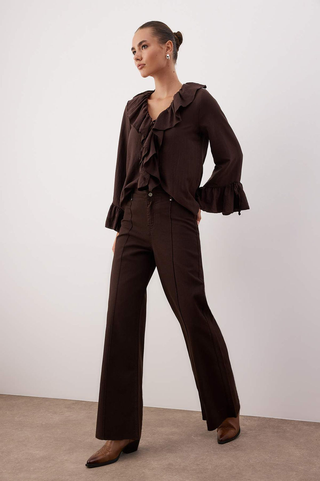 Beyaz Yuksek Bel Nervur Detayl? Paca Kesikli Wide Leg Jeans TWOSS25JE00310 - Trendyolmilla фото 12