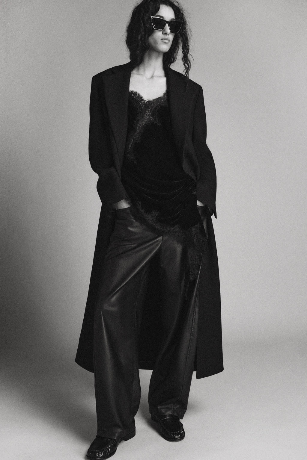 ZW COLLECTION BALLOON LEATHER EFFECT TROUSERS - Zara фото 6