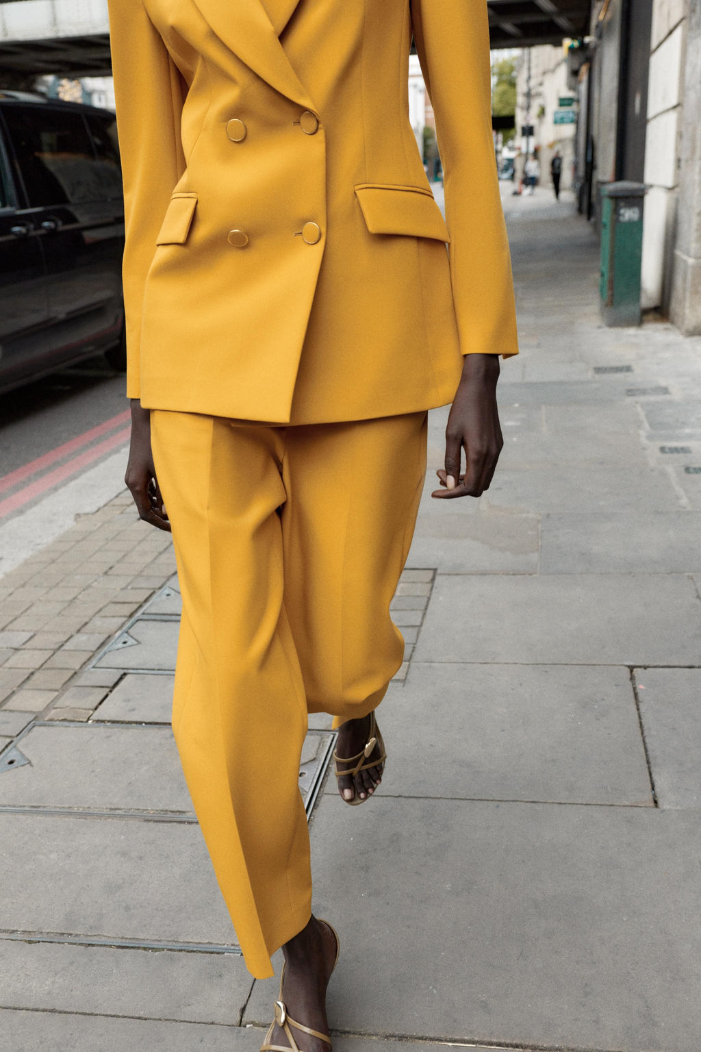 DOUBLE-BREASTED BLAZER WITH SHOULDER PADS - Zara фото 4