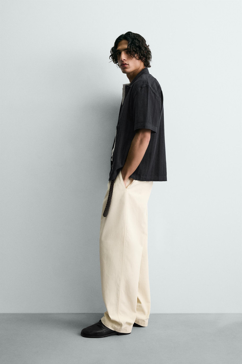 CAMISA ESTRUCTURA LAVADA / Negro - Zara фото 4