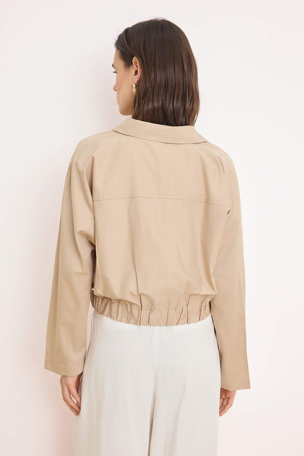 Bej Dugmeli Beli Lastikli Ince Mevsimlik Poplin Ceket TWOSS26CE00036 - Trendyolmilla фото 4