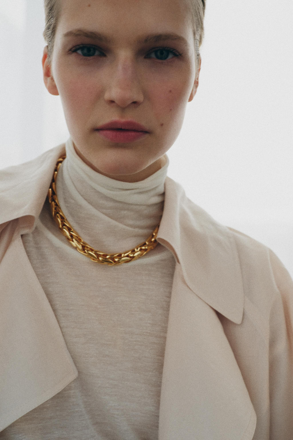 Колье Zara Collar Cadena Metalica золотистое