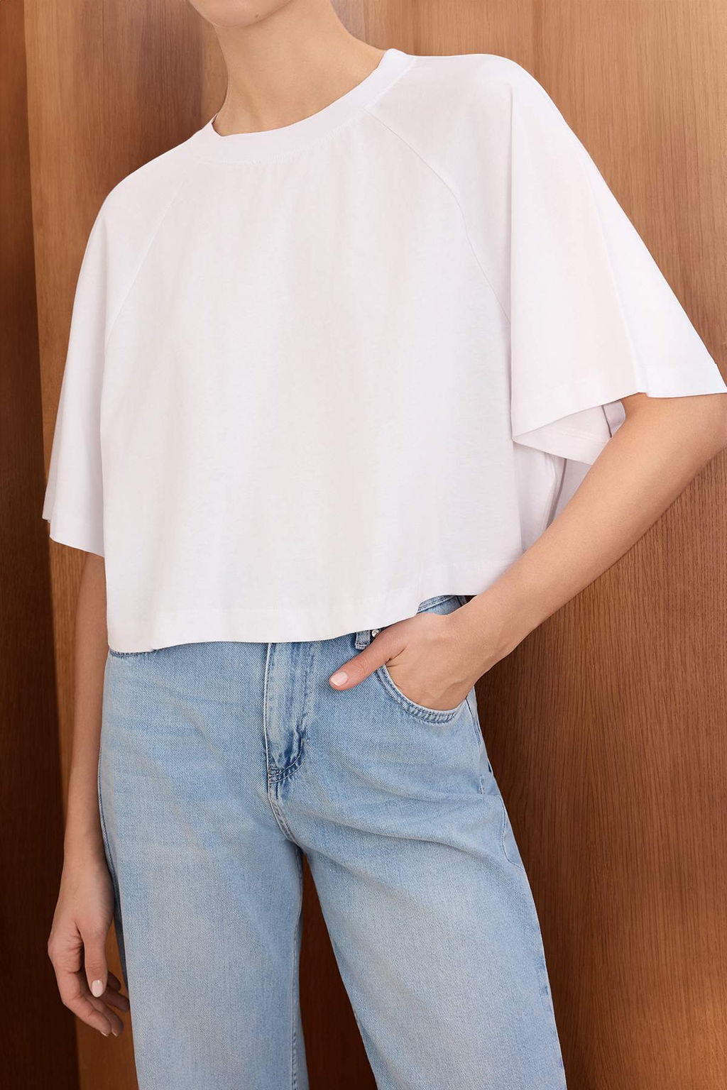 Wardrobe Essentials-Ekru Rahat Kal?p K?sa Kollu Crop %100 Pamuk Orme T-Shirt TWOSS26TS00006