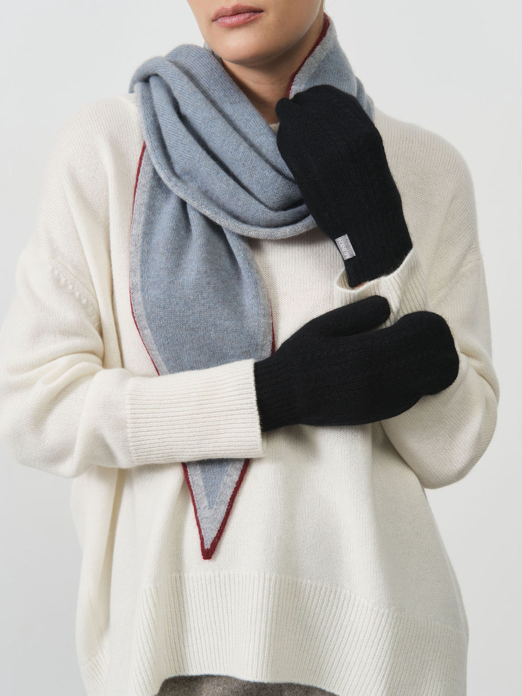 Варежки из кашемира 30121 черные