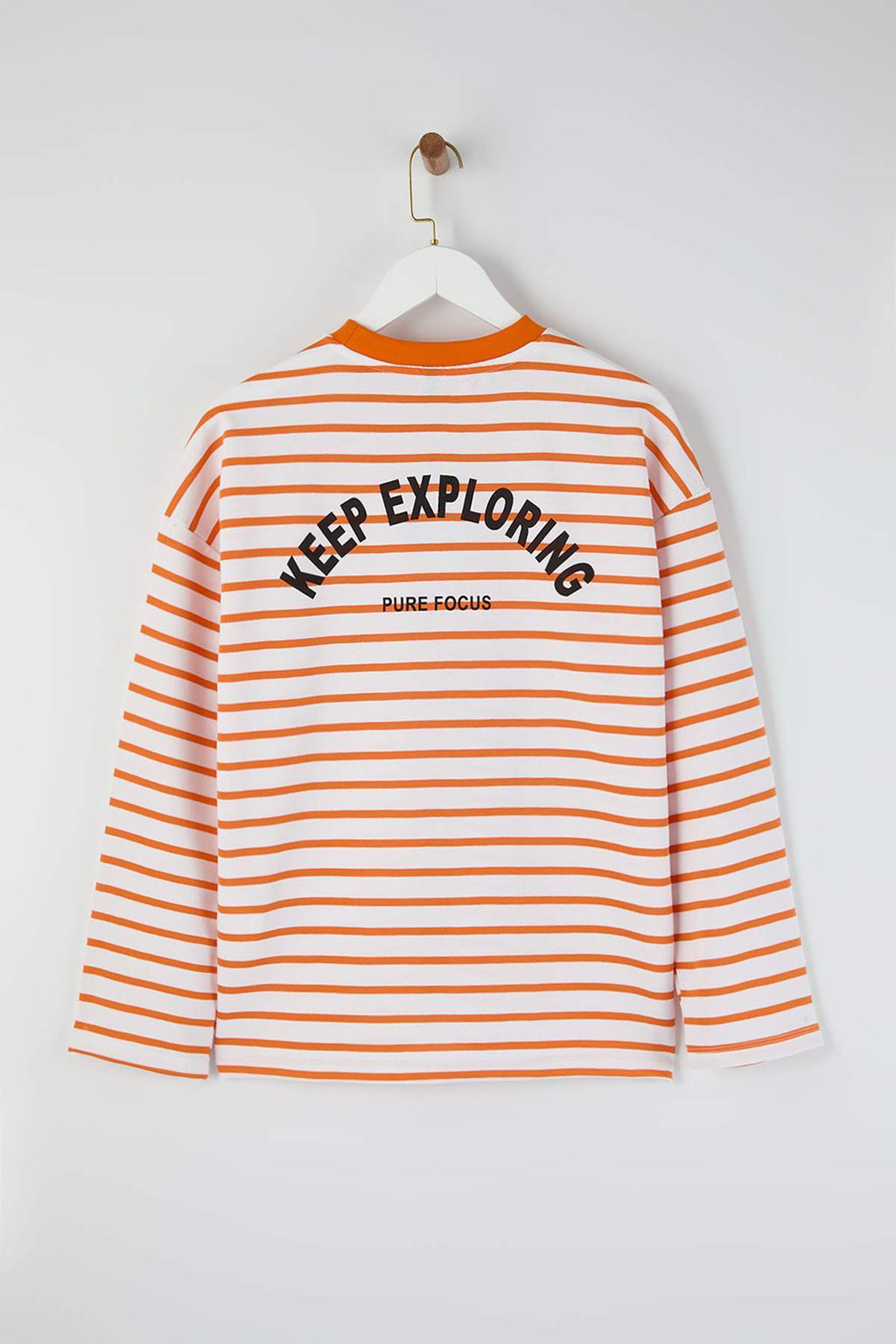 Teen Turuncu Cizgili Slogan S?rt Bask?l? Oversize/Genis Kal?p Ince Orme Sweatshirt TWOAW26SW00193