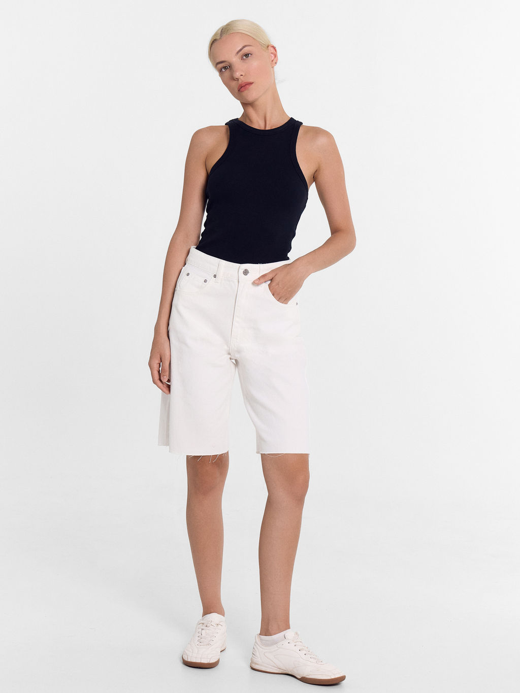 Шорты женские джинсовые в молочном цвете молочный 2024-DS602-1 - Mark formelle фото 3
