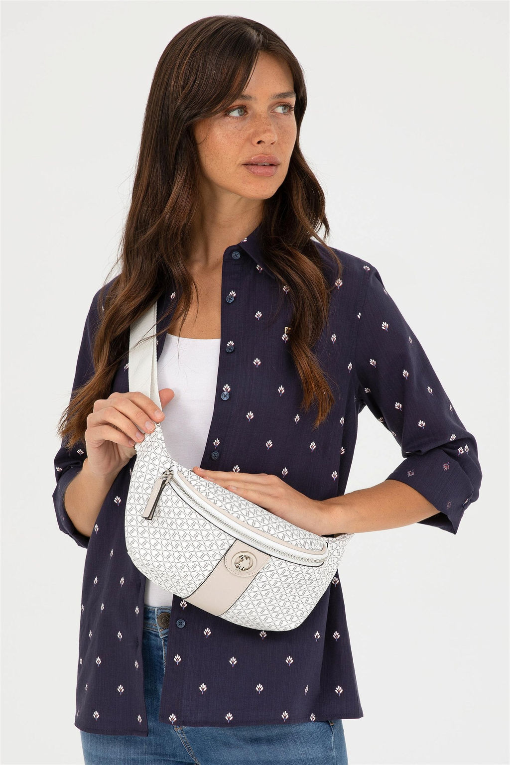 Женщина белая талия Неожиданная скидка в корзине