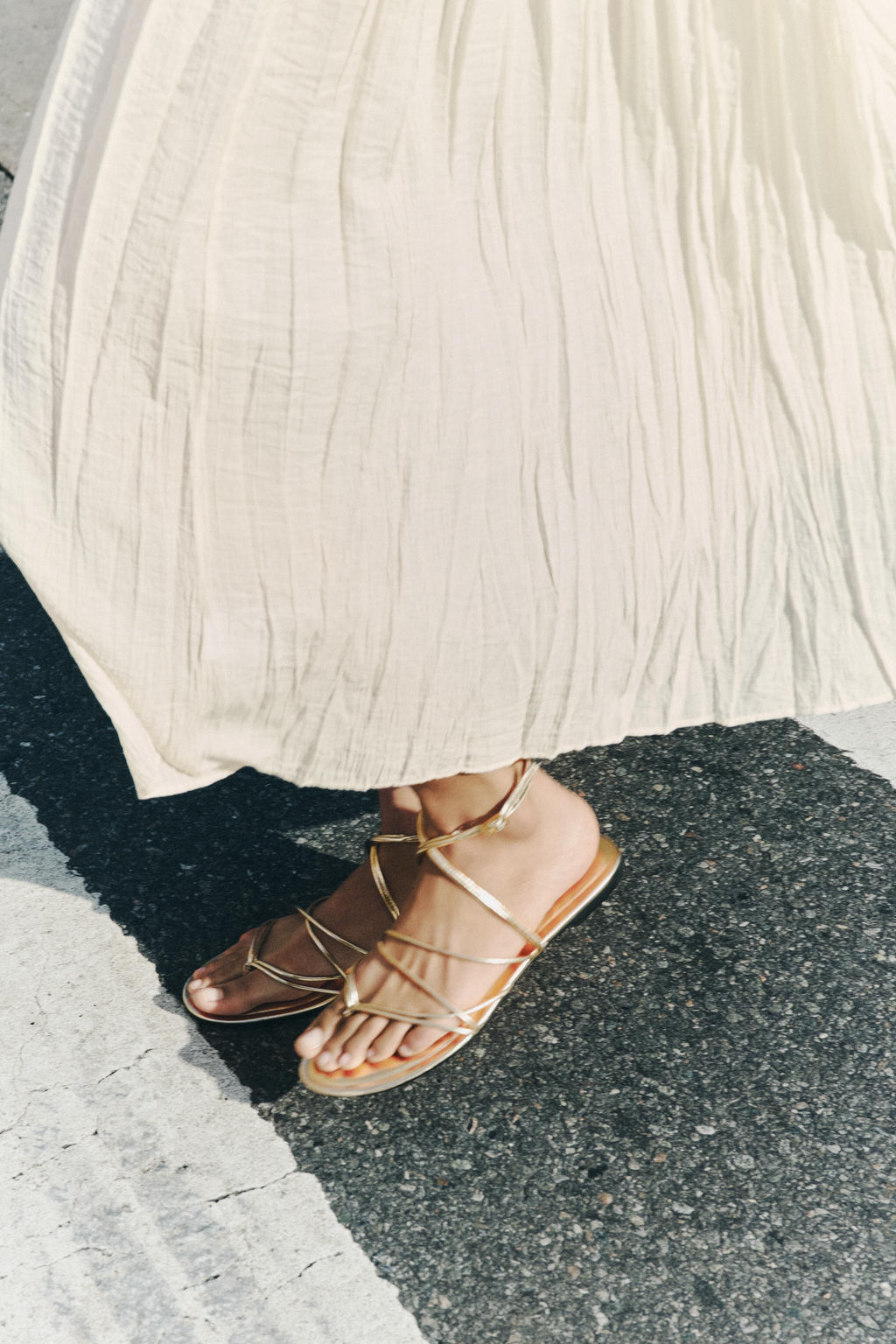 GOLD STRAPPY FLAT SANDALS - Zara фото 5