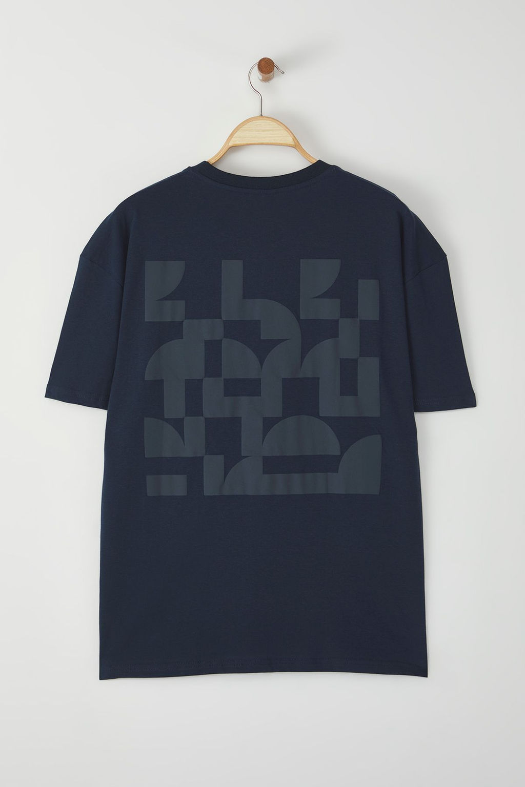 TRENDYOL MAN Beyaz Oversize/Genis Kesim Kabar?k S?rt Bask?l? %100 Pamuk T-Shirt TMNSS25TS00082 - Trendyolmilla фото 5
