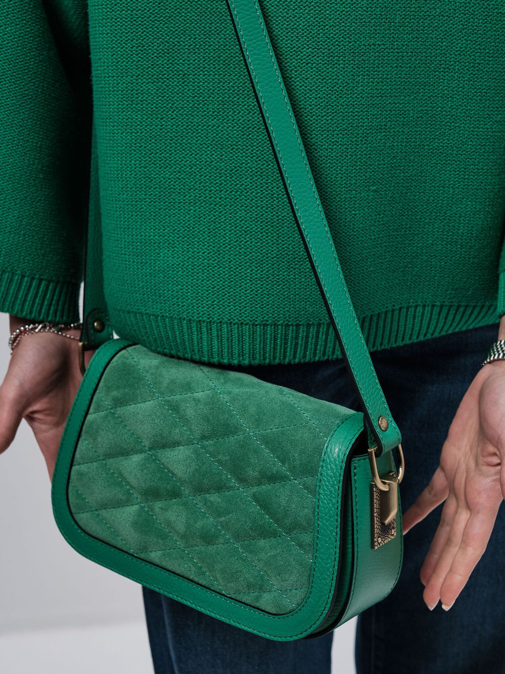 Сумка замшевая на плечо Deboro 30791 зеленая весна