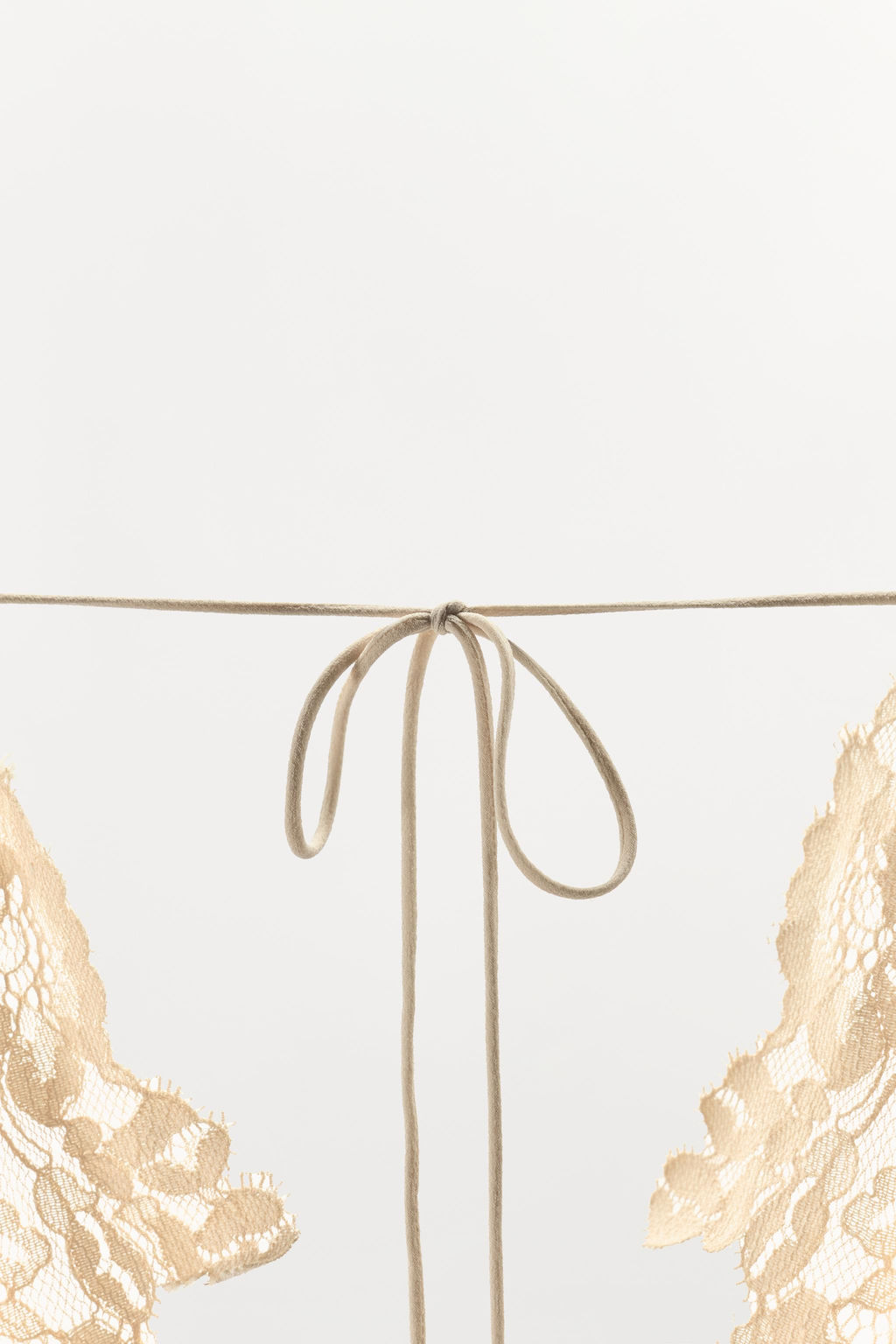 VESTIDO MIDI PLIEGUES ENCAJE / Beige vigor? - Zara фото 8