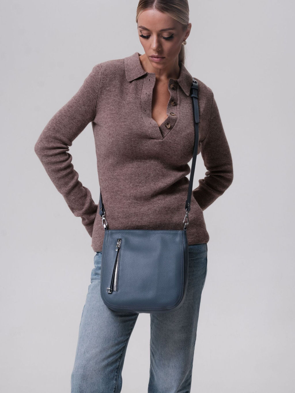 Сумка кожаная кросс-боди Deboro 3410 серый свет