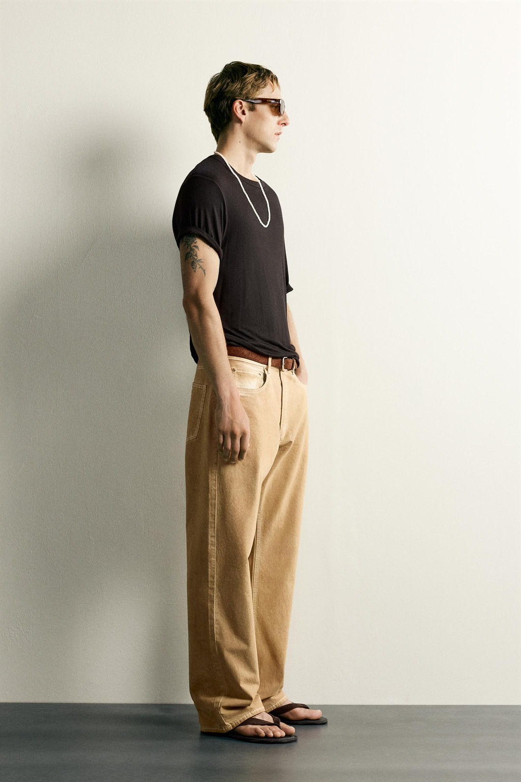 JEANS LOOSE FIT LAVADO IRREGULAR / Ocre - Zara фото 4