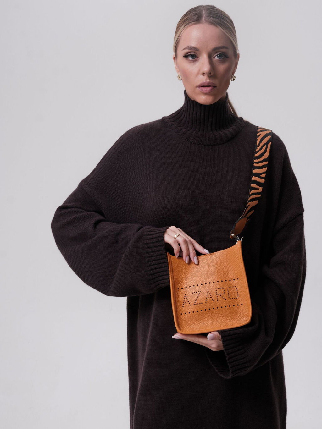 Сумка кожаная на плечо Azaro 30996 оранжевый карандаш