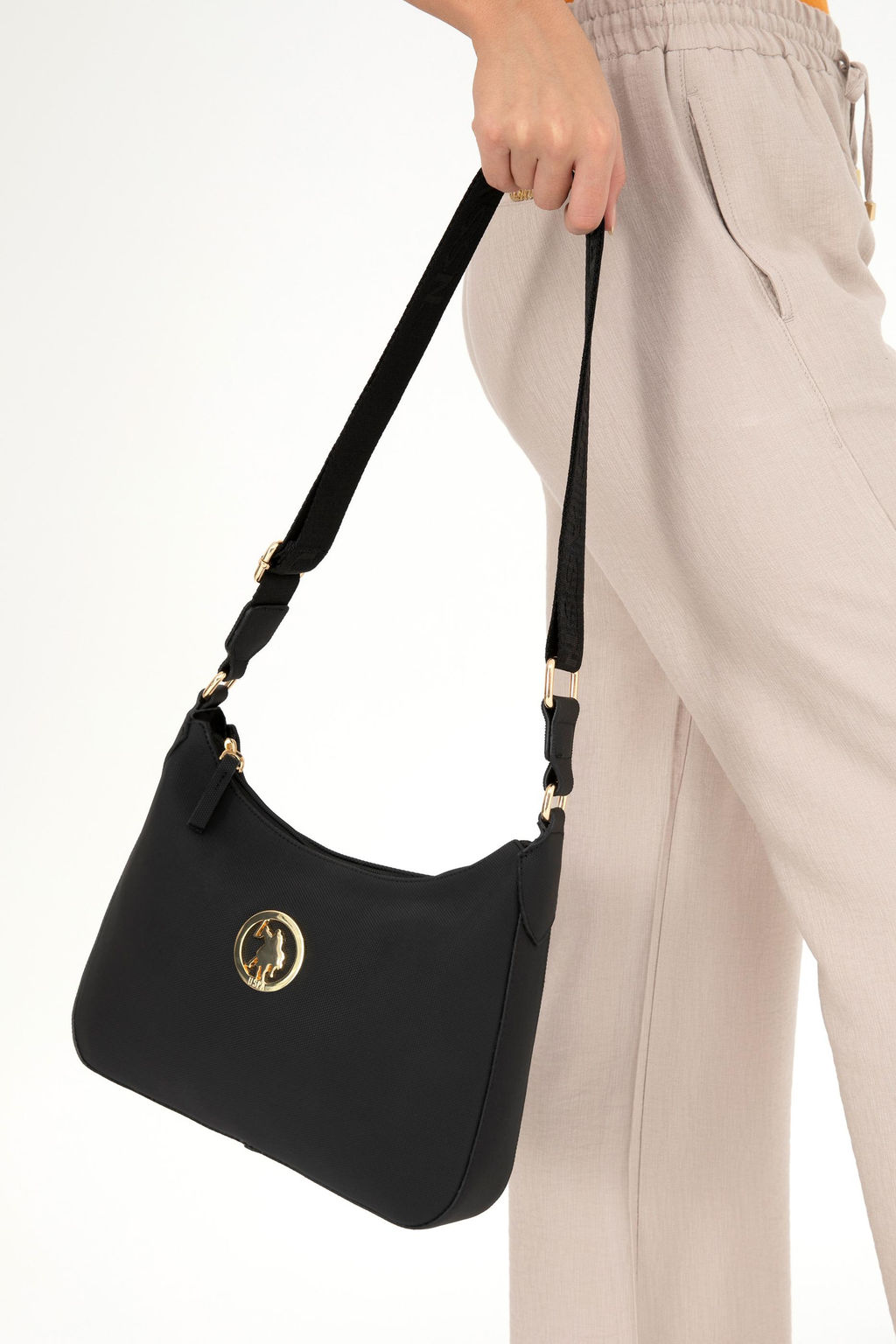 Женская черная сумка через плечо Неожиданная скидка в корзине