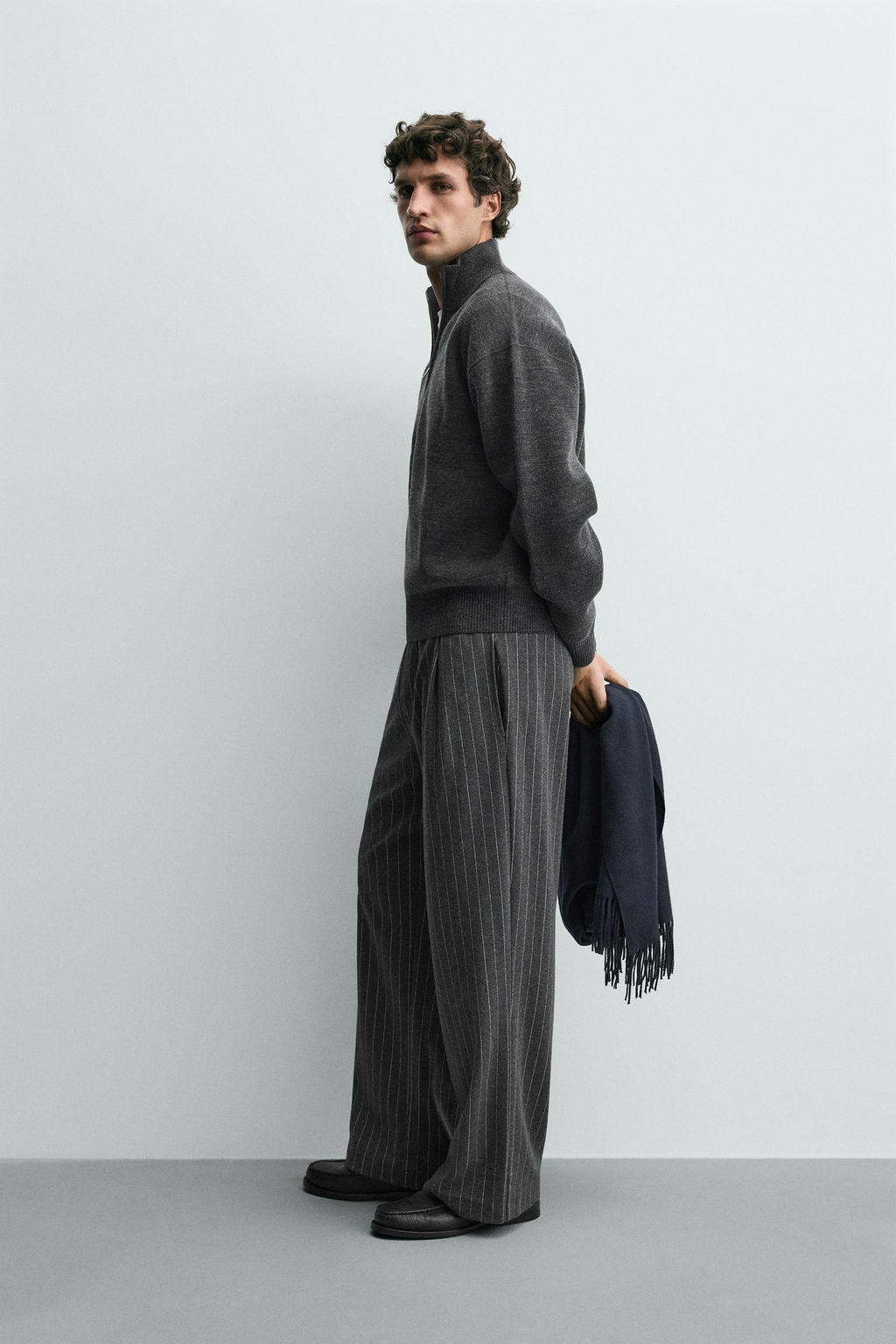 PINSTRIPED PLEATED TROUSERS - Zara фото 4