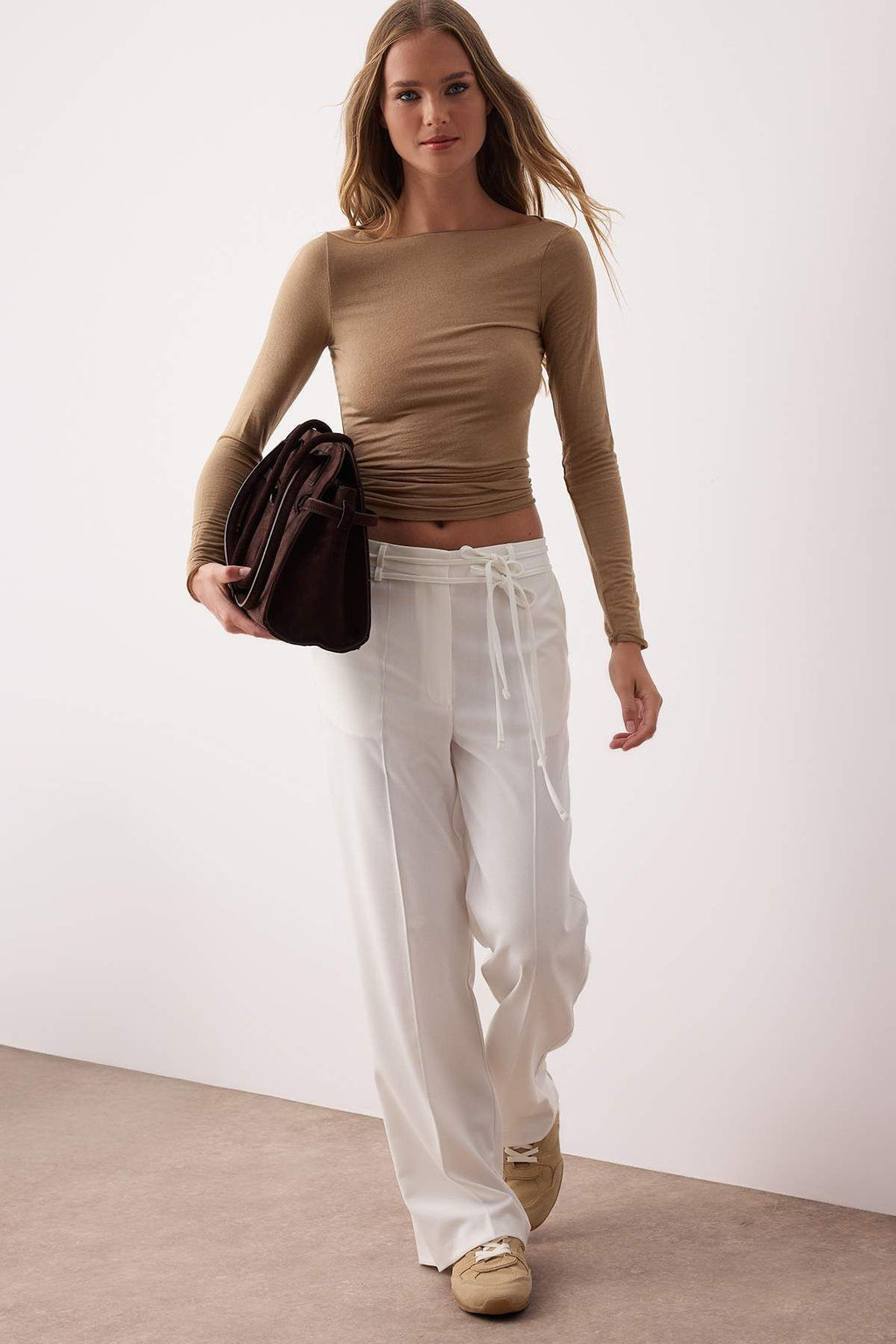 Beyaz Bagc?k Detayl? Dusuk Bel Wide Leg/Genis Paca Pantolon TWOAW26PL00008