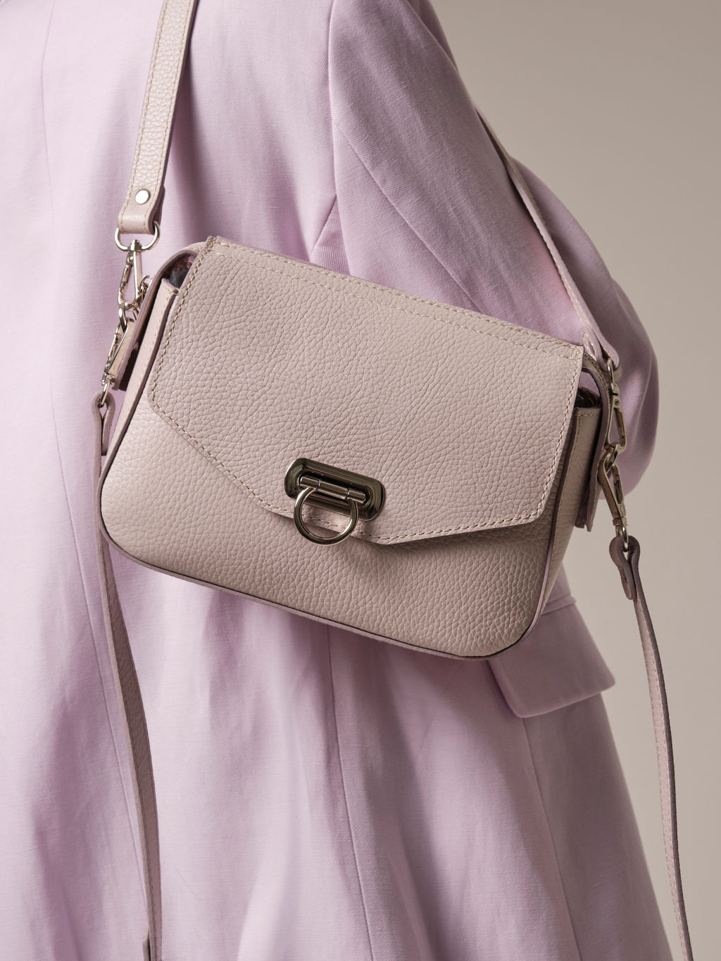 Сумка кожаная через плечо Azaro 3684 розовый дым